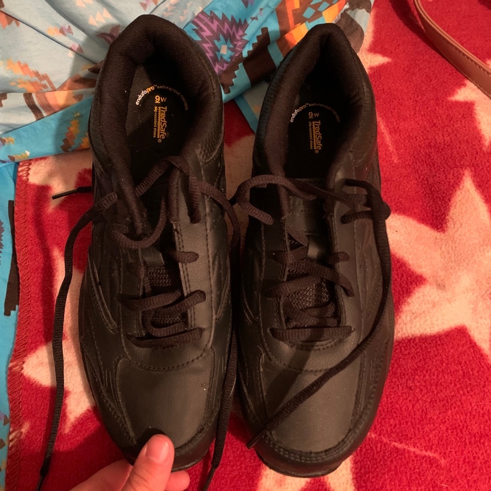 Tread safe work shoes